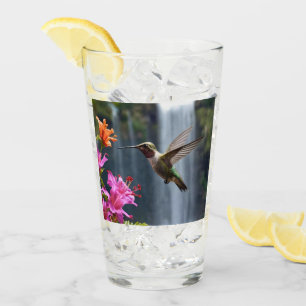 "Susurros de la naturaleza: Hummingbird, cascada