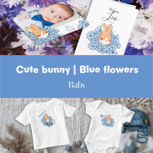 Lapin mignon et fleur bleue
