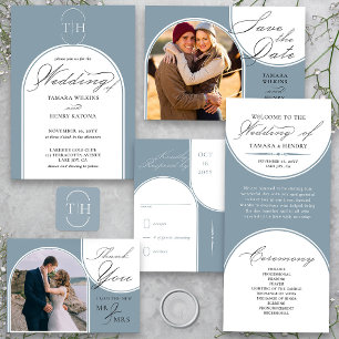 Invitación Dusty Blue Elegant Calligraphy Monogramed Boda