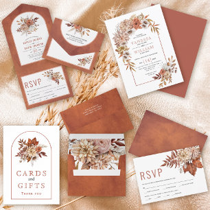 Invitación Flores y hojas de otoño caen en la boda