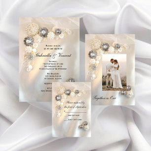 Invitación Boda de botones de perla blanca y diamantes falsos