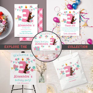 Invitación Perro lindo con pastel al lado del tercer cumpleañ