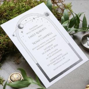 Invitación Estrellas de luna de sol de plata blanca celestial