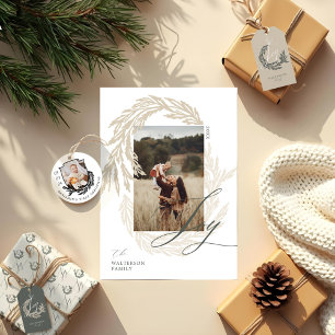 Tarjeta Festiva Winter Garland Wreath Joy Script Photo & Monogram