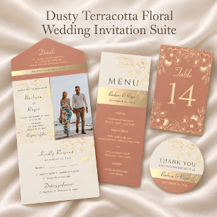 Tarjeta de respuesta de boda floral dorada con pre
