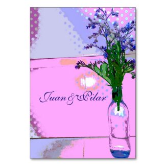 Tarjetas para la mesa botella cristal flores lilas