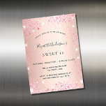 Sweet 16 imán de invitación purpurina color rosa d<br><div class="desc">Un imán de invitación moderno,  elegante y glamuroso para una fiesta de 16 y 16 años. Un falso rosa de fondo metálico dorado con purpurina falso rosa. El nombre está escrito con una escritura de estilo con letras a mano moderna. Personalice y agregue los detalles de su fiesta.</div>