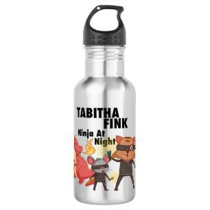 Tabitha Fink Nina en la botella de agua de la