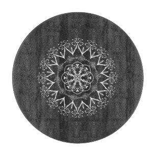 Tabla De Cortar arte de mandala blanca con fondo oscuro para