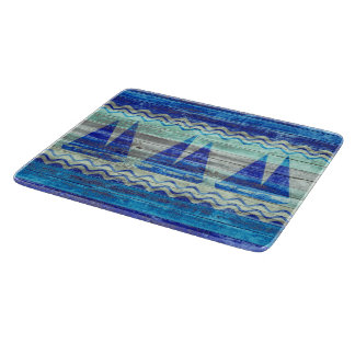 Tabla De Cortar Barcos de vela con decoración rústica en la costa 