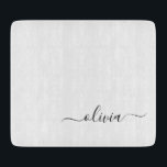 Tabla De Cortar Black White Modern Script Girly Monograma Nombre<br><div class="desc">Placa de corte de nombres de monograma de escritura simple en blanco y negro. Esto hace que la graduación perfecta, el cumpleaños, el boda, la ducha de novia, el aniversario, la ducha de bebé o la fiesta de soltera sea un regalo para alguien que ama el lujo glam y los...</div>