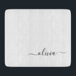 Tabla De Cortar Black White Modern Script Girly Monograma Nombre<br><div class="desc">Placa de corte de nombres de monograma de escritura simple en blanco y negro. Esto hace que la graduación perfecta, el cumpleaños, el boda, la ducha de novia, el aniversario, la ducha de bebé o la fiesta de soltera sea un regalo para alguien que ama el lujo glam y los...</div>