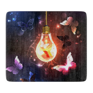 Tabla De Cortar Bombilla brillante con mariposas nocturnas