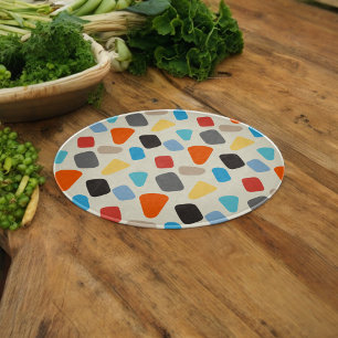 Tabla De Cortar Canales multicolores en fondo blanco