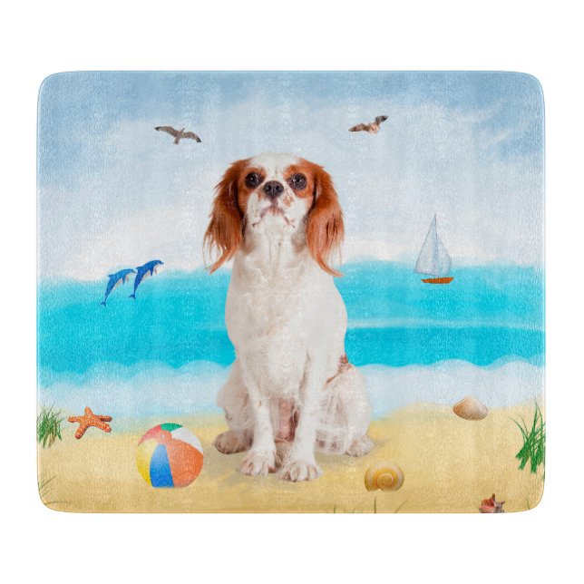 Tabla De Cortar Cavalier King Dog en la playa (Anverso)