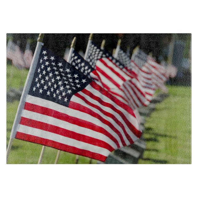 Tabla De Cortar Cementerio militar histórico con las banderas de (Anverso)