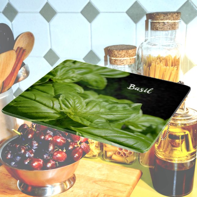 Tabla De Cortar Cuenca verde fresca sobre vidrio negro (Subido por el creador)