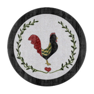 Tabla de cortar del gallo del arte popular y de la