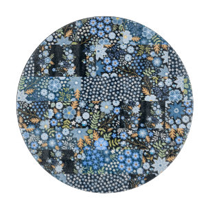 Tabla De Cortar Flores azules de mosaico: tela sin foco.