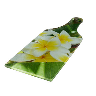 Tabla De Cortar Frangipanis Amarillos Creciendo En Un Árbol,