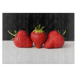 Tabla De Cortar Fresas Sobre Negro Sobre Blanco cba