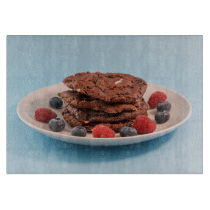 Tabla De Cortar Galletas De Chocolate Con Bayas Foto De Comida