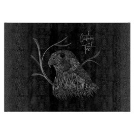 Tabla De Cortar Halcón peregrino en ramas de árbol con escritura a