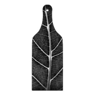 Tabla De Cortar Hoja brillante en blanco y negro en primer plano