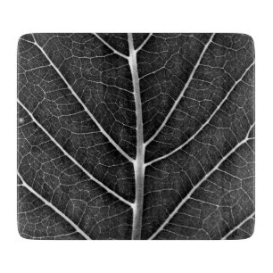 Tabla De Cortar Hoja brillante en blanco y negro en primer plano