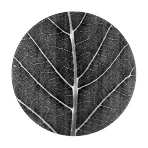Tabla De Cortar Hoja brillante en blanco y negro en primer plano