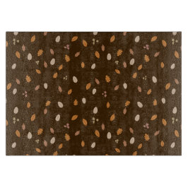 Tabla De Cortar Hojas y ramas oscuras del otoño con el fondo marró