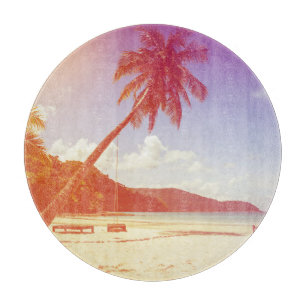 Tabla De Cortar Lugar de playa, cocoteros y cama de madera.