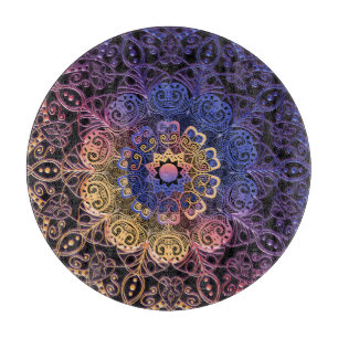 Tabla De Cortar Mandala morada y amarilla: diseño dibujado a mano