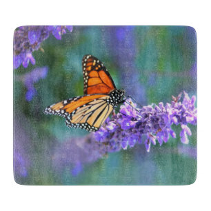 Tabla De Cortar Mariposa monarca en la flor de lilo púrpura