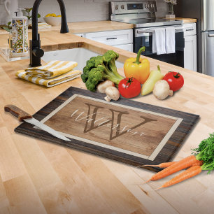 Tabla De Cortar Monograma de tono de madera rústica