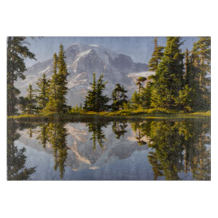 Tabla De Cortar Monte Rainier reflejado en un tarn cerca de Plumme