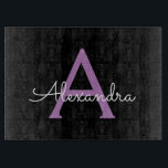 Tabla De Cortar Morado Black Script Girly Monograma Nombre<br><div class="desc">Placa de corte de nombres de monograma de escritura simple púrpura y negra. Esto hace que la graduación perfecta, el cumpleaños, el boda, la ducha de novia, el aniversario, la ducha de bebé o la fiesta de soltera sea un regalo para alguien que ama el lujo glam y los estilos...</div>