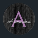 Tabla De Cortar Morado Black Script Girly Monograma Nombre<br><div class="desc">Placa de corte de nombres de monograma de escritura simple púrpura y negra. Esto hace que la graduación perfecta, el cumpleaños, el boda, la ducha de novia, el aniversario, la ducha de bebé o la fiesta de soltera sea un regalo para alguien que ama el lujo glam y los estilos...</div>