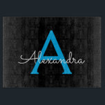 Tabla De Cortar Nombra de monograma de guión azul negro<br><div class="desc">Placa de corte de nombres de monograma de escritura simple negro y azul. Esto hace que la graduación perfecta, el cumpleaños, el boda, la ducha de novia, el aniversario, la ducha de bebé o la fiesta de soltera sea un regalo para alguien que ama el lujo glam y los estilos...</div>