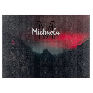 Tabla De Cortar Nubes quemadas, niebla y montañas monograma en el