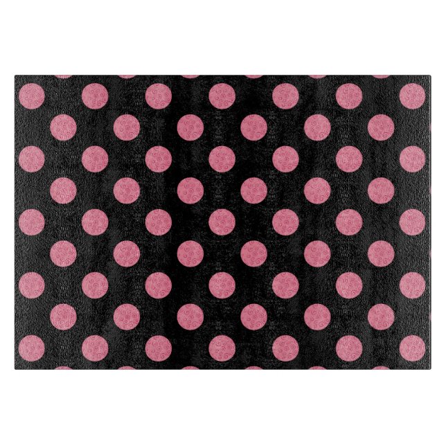 Tabla De Cortar Paquetes de polka rosados sobre fondo negro (Anverso)