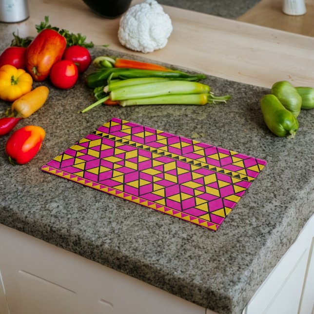 Tabla De Cortar Patrón de triángulos rosa y amarillo (Chopping Board)