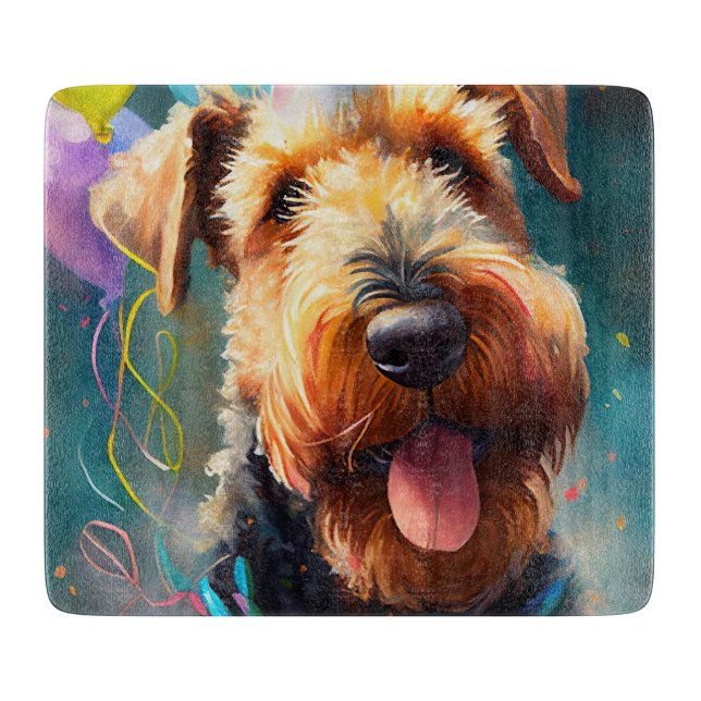 Tabla De Cortar Perro Airedale con sombrero de cumpleaños y globos (Anverso)
