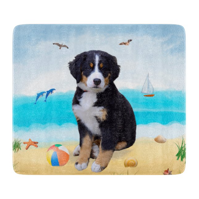 Tabla De Cortar Perro de montaña de Bernese en la playa (Anverso)