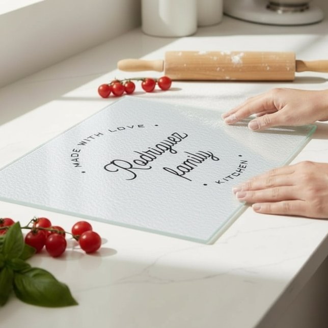 Tabla De Cortar Personalized Family Name KITCHEN CHIC (Simple, chic personalized family glass cutting board )