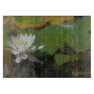 Tabla De Cortar Rana Admirando la naturaleza de las flores de Lotu