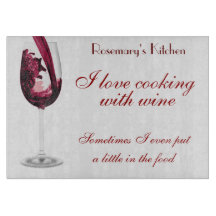 Tabla de cortar roja del vino rojo