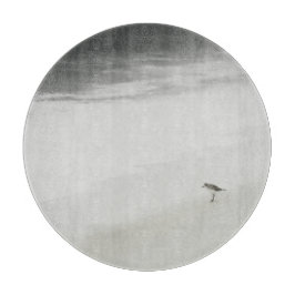 Tabla De Cortar Sandpiper costero en la playa