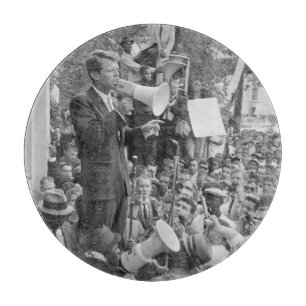 Tabla De Cortar Senador Robert Kennedy haciendo campaña para Presi