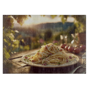 Tabla De Cortar Spaghetti alla Carbonara en la mesa de los jardine